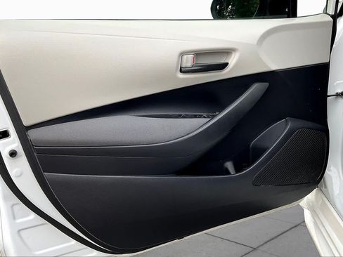 Used 2022 Toyota Corolla LE FWD image 21