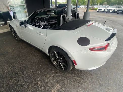 Used 2016 MAZDA MX-5 Miata Club RWD image 4