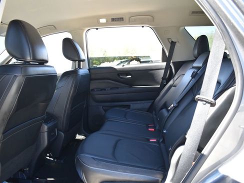 Used 2023 Nissan Pathfinder SL image 35