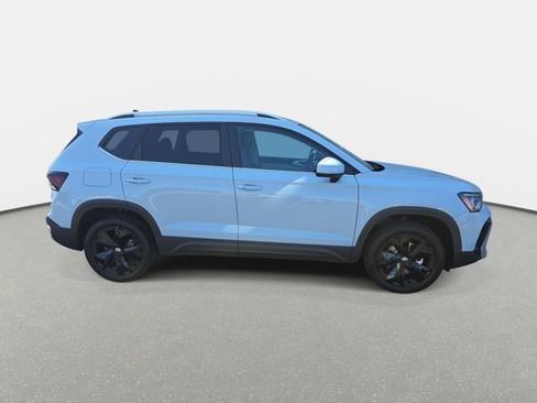New 2026 Volkswagen Taos SE FWD image 4