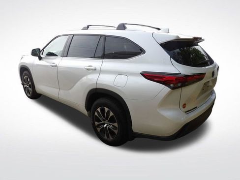 Used 2021 Toyota Highlander XLE image 6