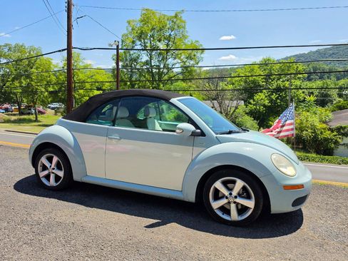 Used 2010 Volkswagen Beetle Final Edition FWD image 1