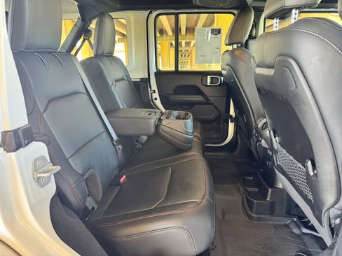 Used 2025 Jeep Wrangler Unlimited Rubicon w/ Convenience Group AWD/4WD image 26