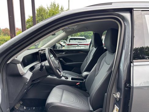 Used 2026 Volkswagen Tiguan SE AWD/4WD image 28