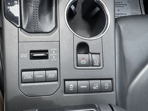 Used 2022 Toyota Highlander XLE AWD/4WD image 22