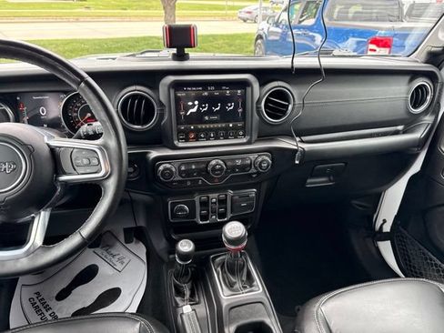 Used 2020 Jeep Wrangler Unlimited Sahara AWD/4WD image 24
