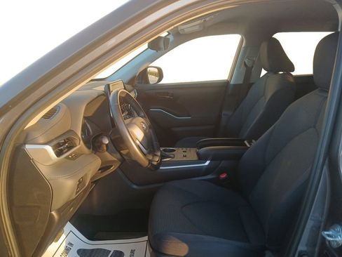 Used 2023 Toyota Highlander L image 10