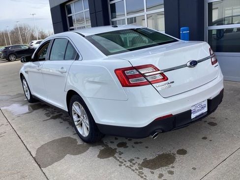 Used 2018 Ford Taurus SE image 10