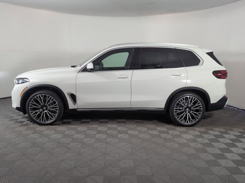 New 2026 BMW X5 sDrive40i w/ Premium Package image 2