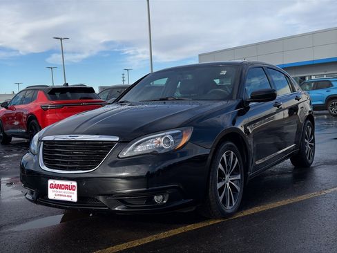 Used 2013 Chrysler 200 Limited w/ Sun/Sound Group image 2