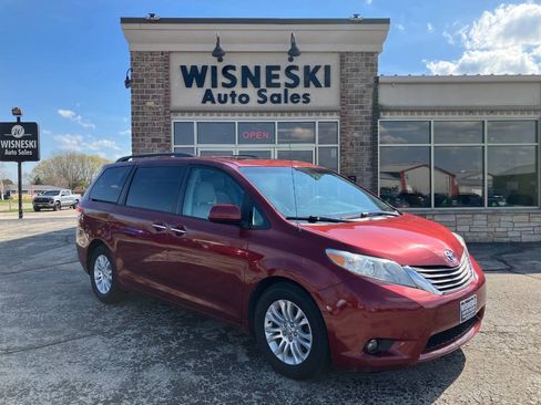 Used 2012 Toyota Sienna XLE FWD image 1