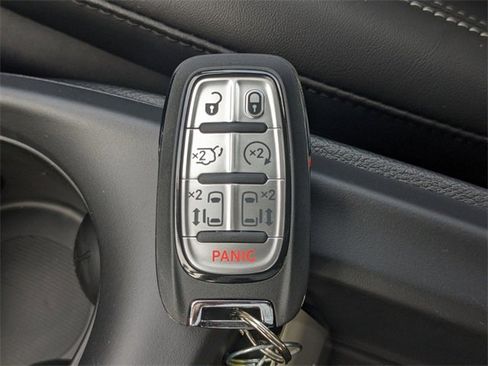 New 2025 Chrysler Pacifica Select image 29