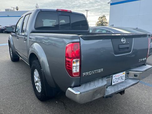 Used 2017 Nissan Frontier SV image 4