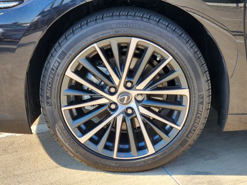 New 2025 Lexus ES 300h w/ Premium Package image 10