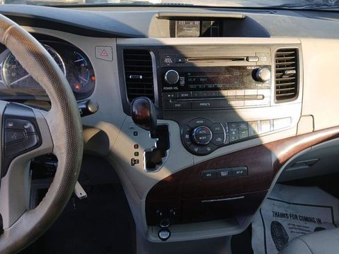 Used 2012 Toyota Sienna XLE image 14