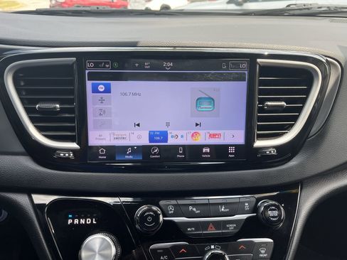 Used 2025 Chrysler Pacifica Select FWD image 20