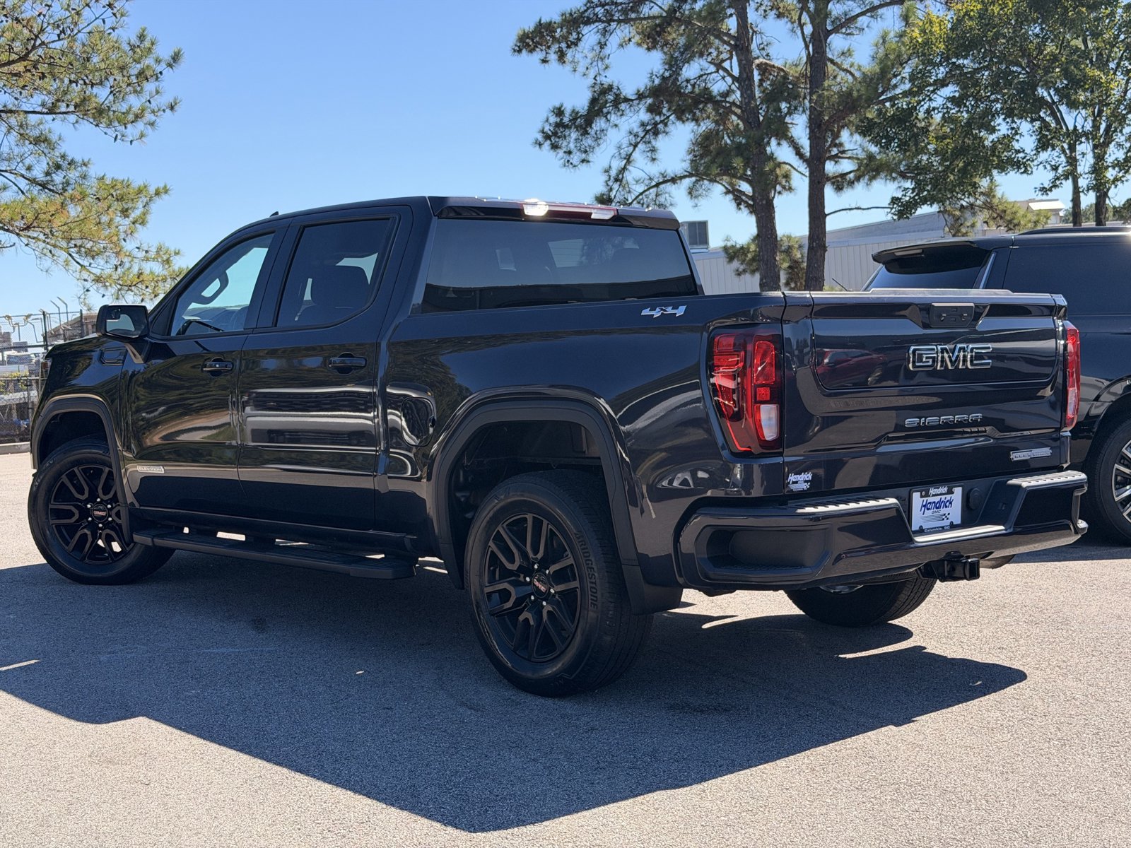 Used 2022 GMC Sierra 1500 Elevation w/ LPO, Elevation Black Package AWD/4WD image 10