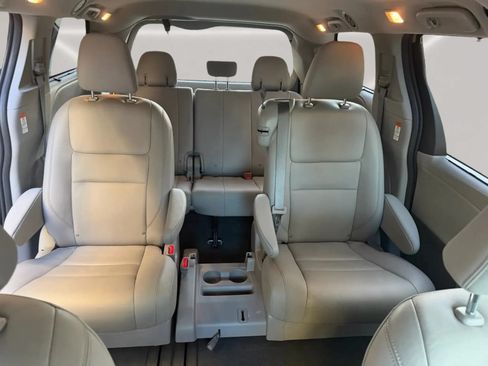 Used 2020 Toyota Sienna XLE w/ XLE Navigation Package FWD image 14