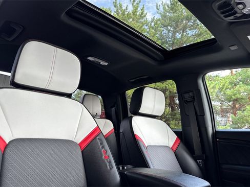 Used 2024 GMC Canyon AT4X image 17