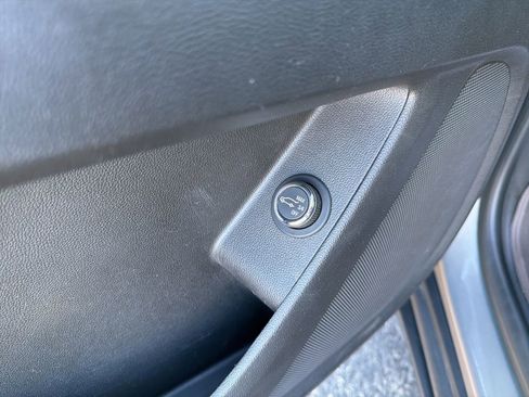 Used 2018 Chevrolet Traverse LT image 18