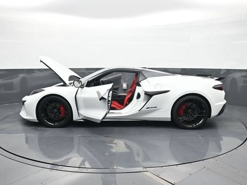 Used 2025 Chevrolet Corvette Z06 RWD image 24