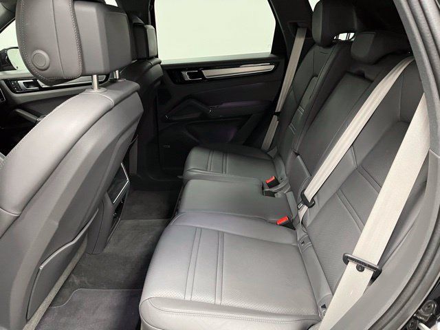 Used 2022 Porsche Cayenne Platinum Edition AWD/4WD image 47