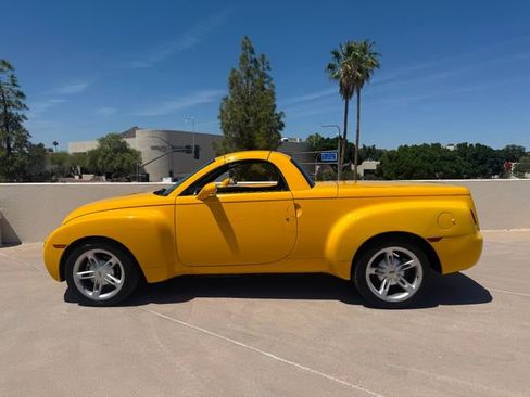 Used 2004 Chevrolet SSR w/ Preferred Equipment Group RWD image 4