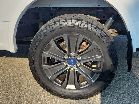Used 2018 Ford F150 XLT w/ Equipment Group 302A Luxury AWD/4WD image 5