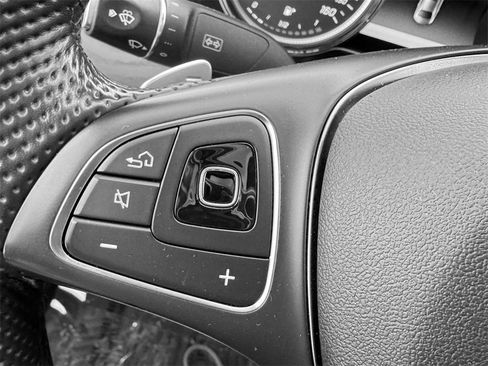 Used 2018 Mercedes-Benz E 300 4MATIC image 19