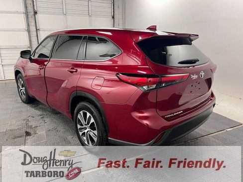 Used 2022 Toyota Highlander XLE image 6