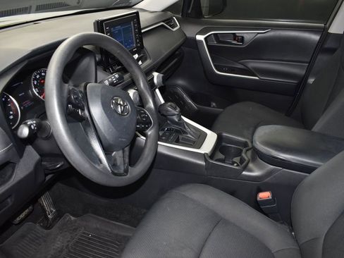 Used 2021 Toyota RAV4 LE image 12