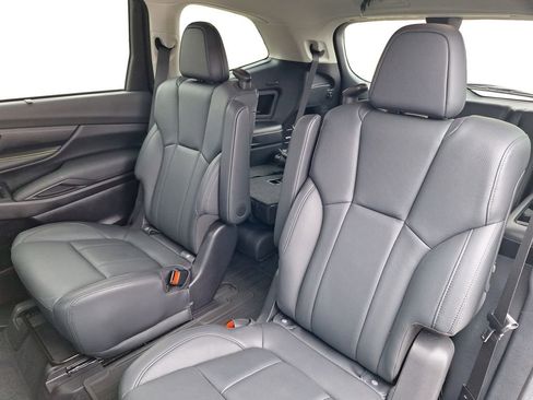 Certified 2025 Subaru Ascent Bronze Edition w/ Popular Package #2 image 11