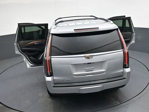 Used 2019 Cadillac Escalade Premium Luxury image 44