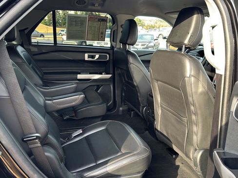 Used 2022 Ford Explorer XLT w/ Equipment Group 202A image 11