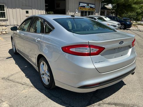 Used 2016 Ford Fusion SE FWD image 5