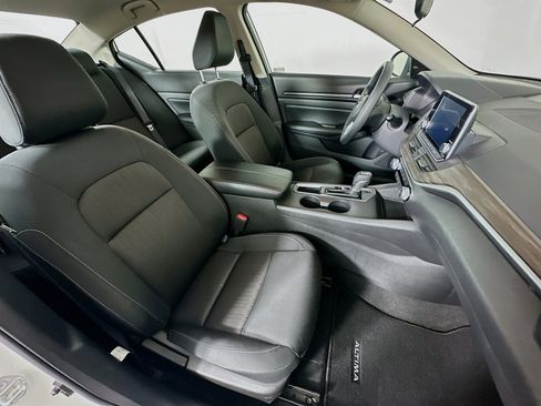 Used 2025 Nissan Altima 2.5 SV image 28