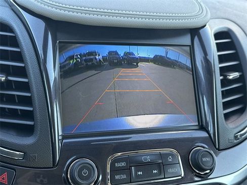 Used 2015 Chevrolet Impala LT w/ Convenience Package image 22