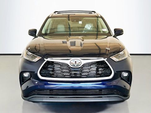 New 2026 Toyota Highlander XLE image 2