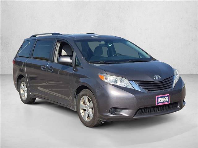 Used 2015 Toyota Sienna LE FWD image 3