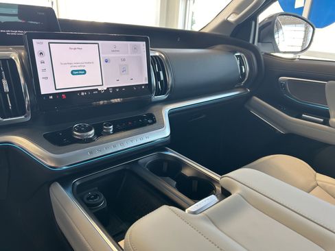 New 2025 Ford Expedition Max Platinum w/ Driver's Package image 29