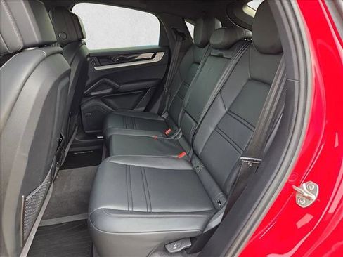 Used 2025 Porsche Cayenne Coupe image 19