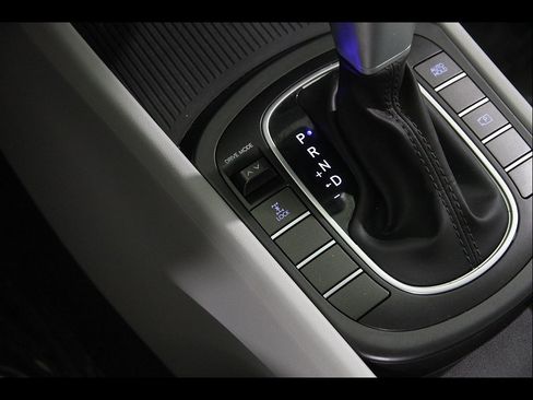 Certified 2024 Hyundai Kona SEL AWD/4WD image 16