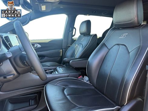Used 2025 Chrysler Pacifica Limited FWD image 9