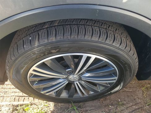 Used 2018 Volkswagen Tiguan SEL image 6
