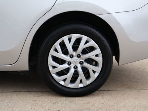 Used 2019 Toyota Corolla LE image 22