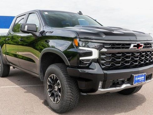 Used 2023 Chevrolet Silverado 1500 ZR2 w/ Technology Package AWD/4WD image 4