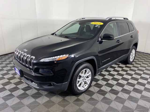 Used 2018 Jeep Cherokee Latitude w/ Safety Group AWD/4WD image 9