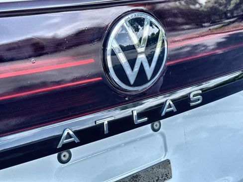 Used 2024 Volkswagen Atlas Peak Edition SE AWD/4WD image 10
