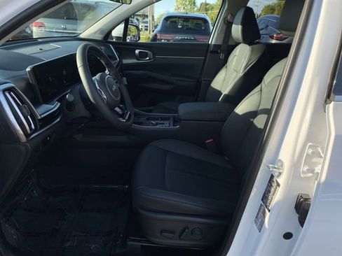 New 2025 Kia Sorento S image 4