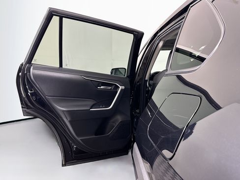 Used 2025 Toyota RAV4 XLE AWD/4WD image 25